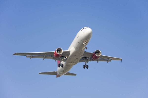 Medo de voar? Saiba por que avião é meio de transporte seguro