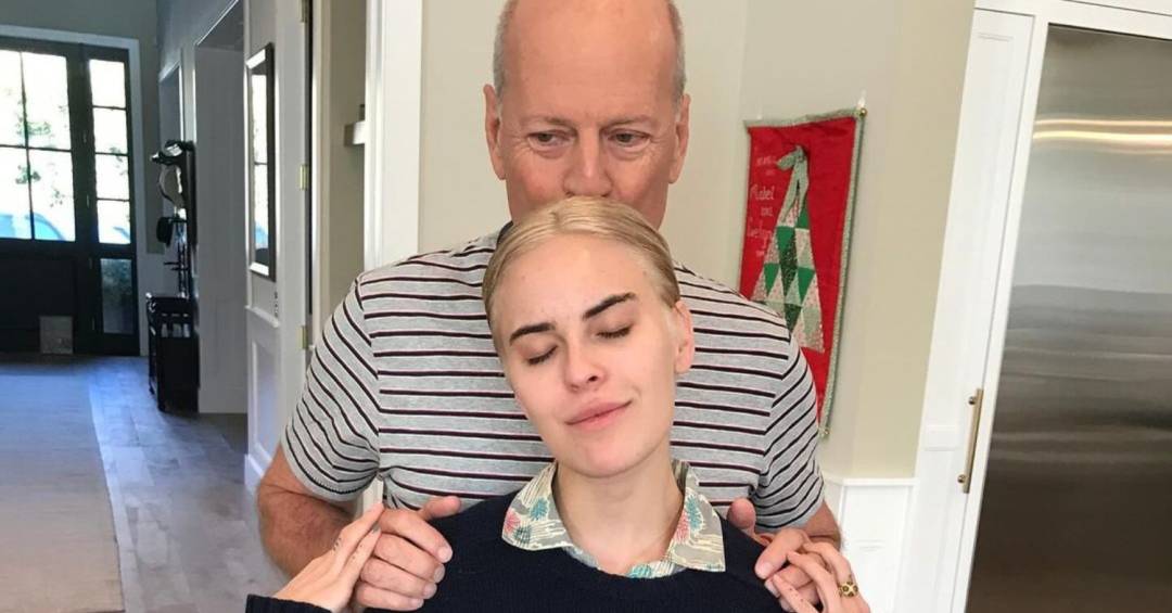 Filha de Bruce Willis compartilha foto com o pai...