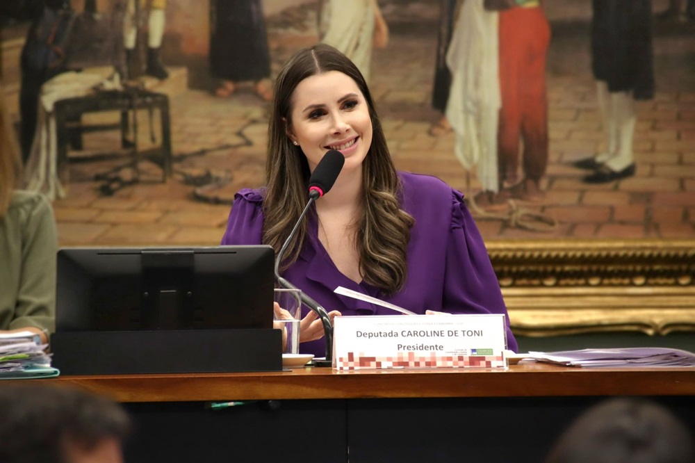 Carol de Toni espera aval de Bolsonaro para concorrer ao Senado