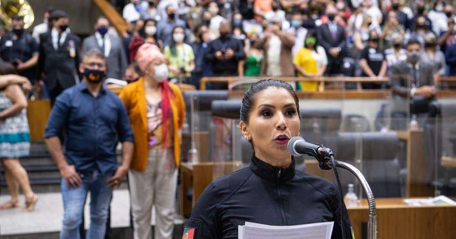 pautas conservadoras serão defendidas pela policial Mariana Lescano