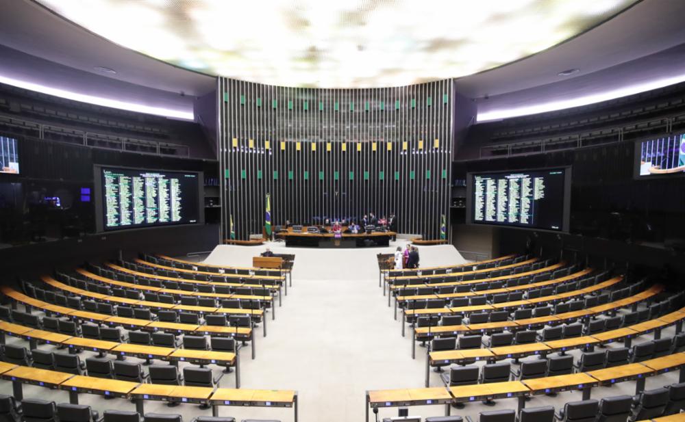 Apenas 1 deputado custa o trabalho de mais de 100 pessoas