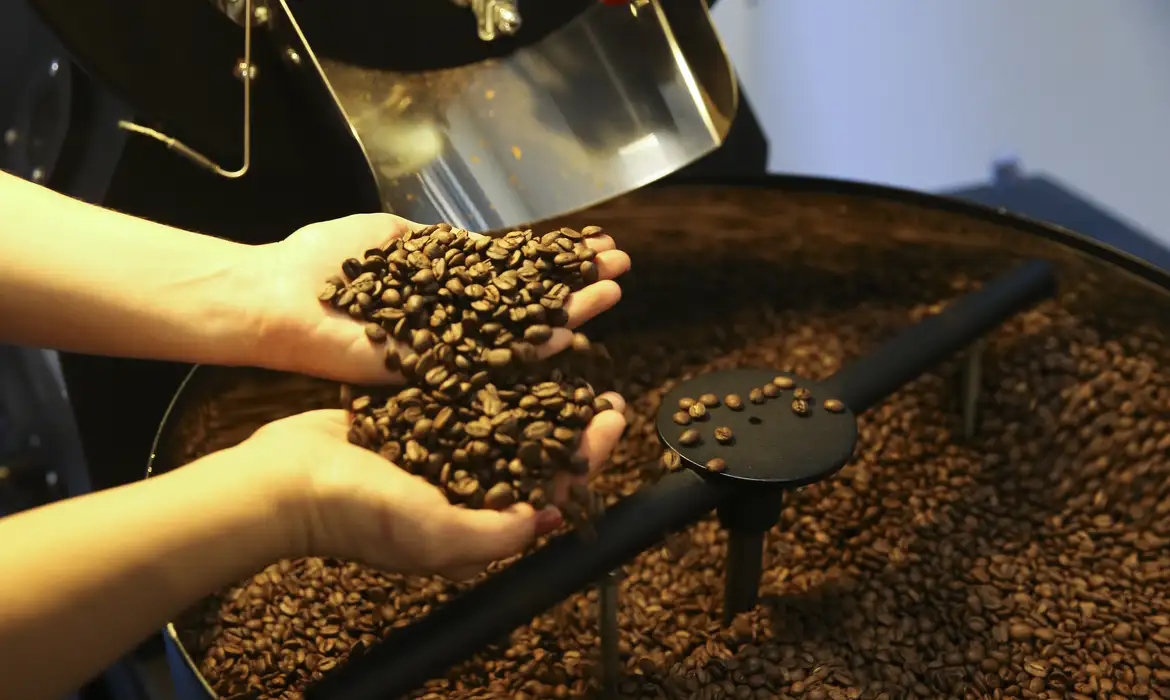 Governo zera tarifa de importação do café e de mais 8 alimentos