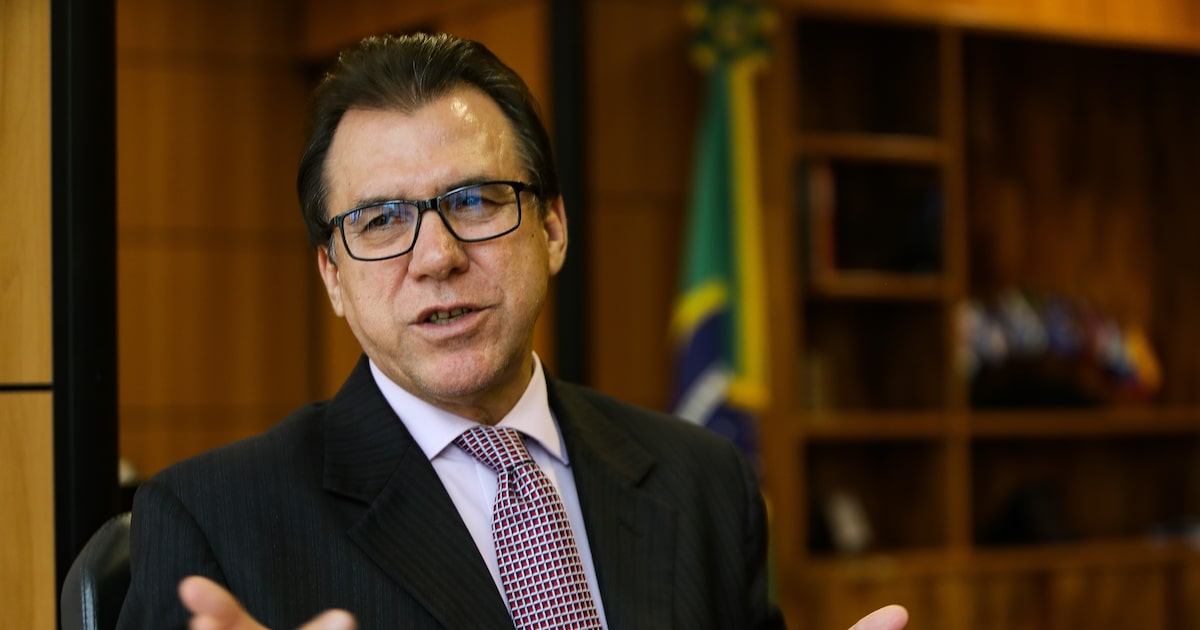 Confederação de Saúde pede que governo Lula adie fiscalização de riscos psicossociais no trabalho