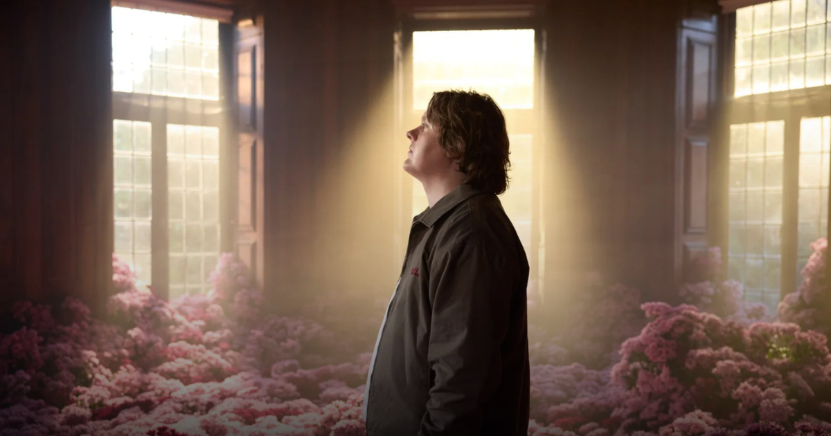 LEWIS CAPALDI RETORNA COM “SURVIVE” EM DIA DE …
