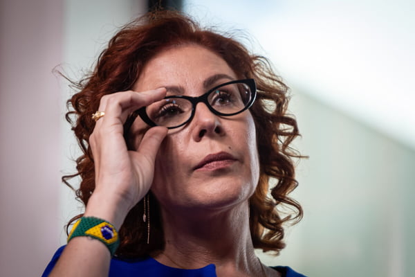 Motta atende STF e bloqueia salários e verbas pagas a Zambelli