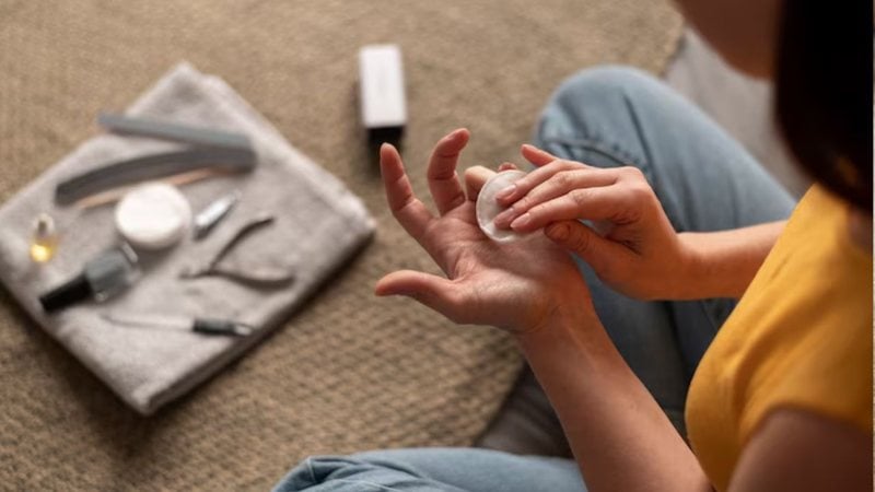 Saber cuidar das unhas pode prolongar a sua manicure. - Reprodução / Freepik