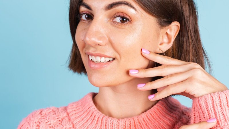 Brinque sobre o esmalte perfeito, ou celebre esse momento de autocuidado! - Freepik