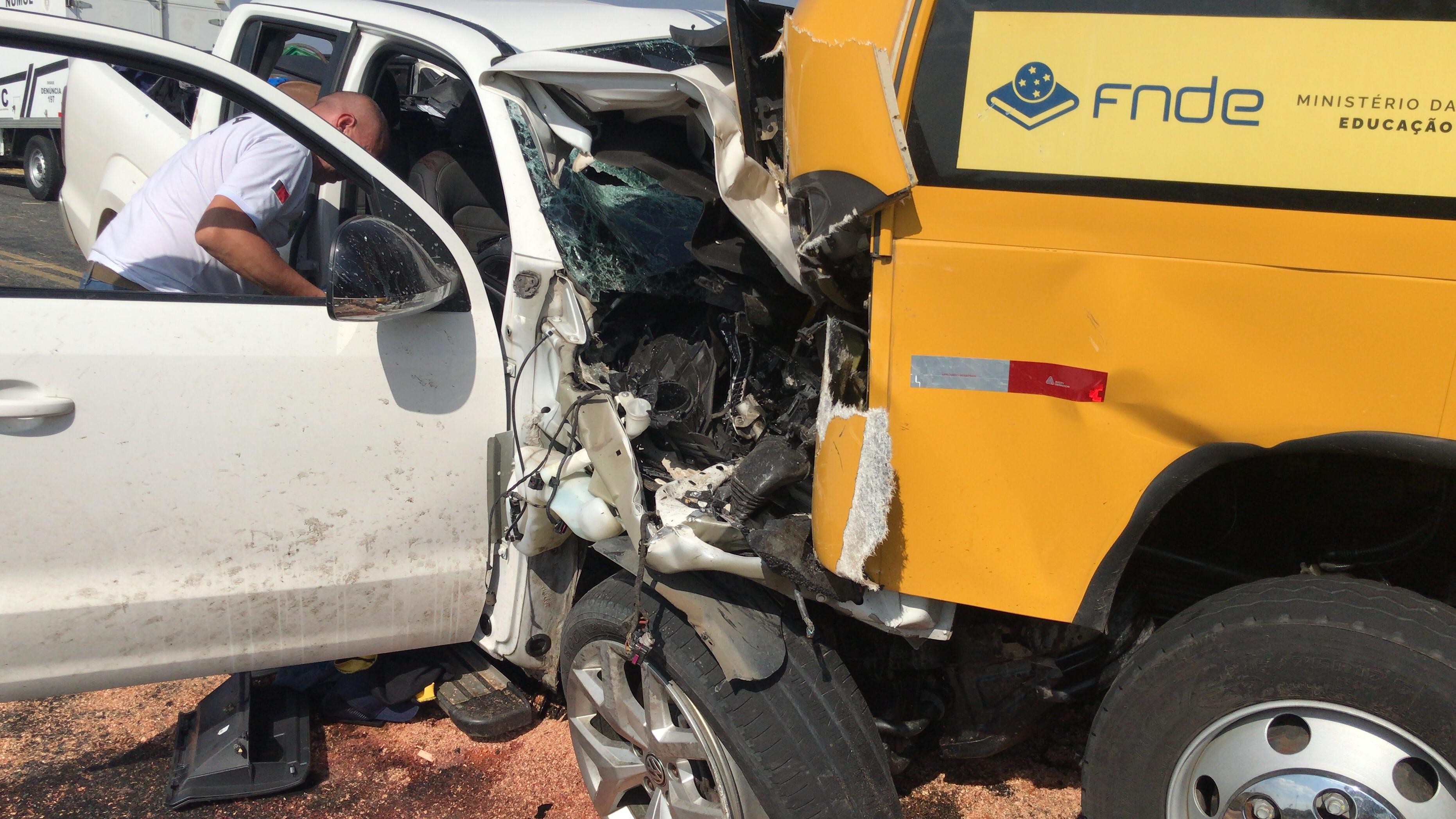 Seis vítimas de acidente entre ônibus escolar e caminhonete recebem alta na PB