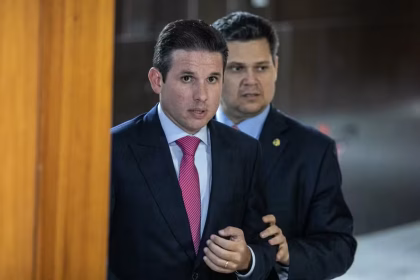 tantes na aprovação. Na outra ponta, o presidente Luiz Inácio Lula da Silva (PT)