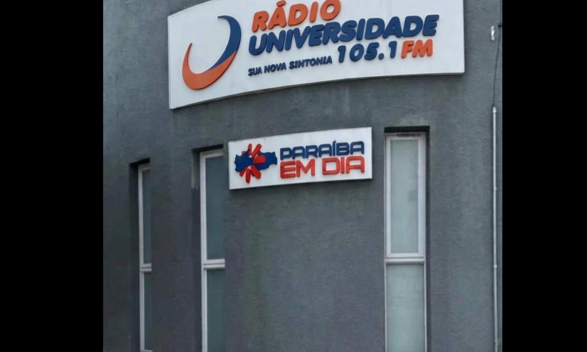 meio de plataformas digitais de streaming de rádio. Desde 2020, a emissora trans