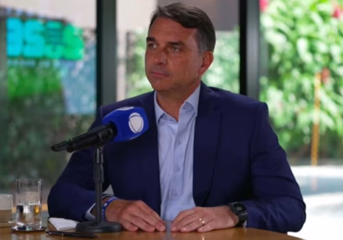 Flávio Bolsonaro destaca perfil conservador para indicações ao STF